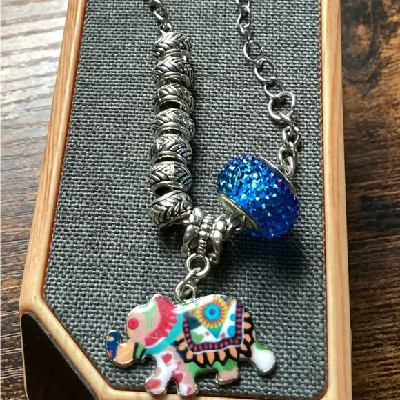 Bracelets - Picture 1 of 10